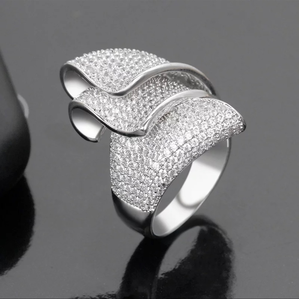 Conch Designed Ring - image 1